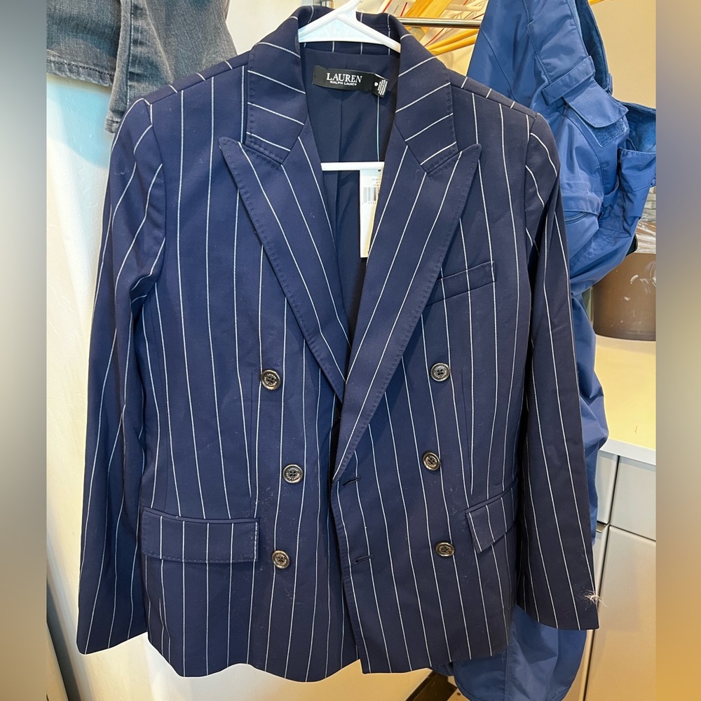 Navy striped women’s blazer — size 6P. Super stylish